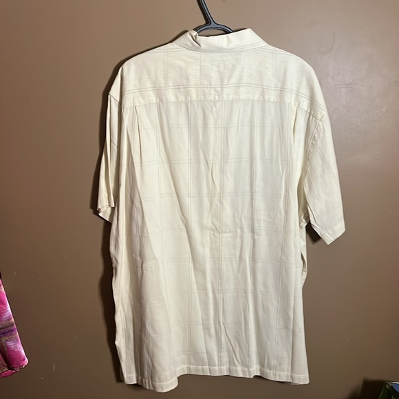 Designer short sleeve shirt buttons. B5 - Picture 4 of 4